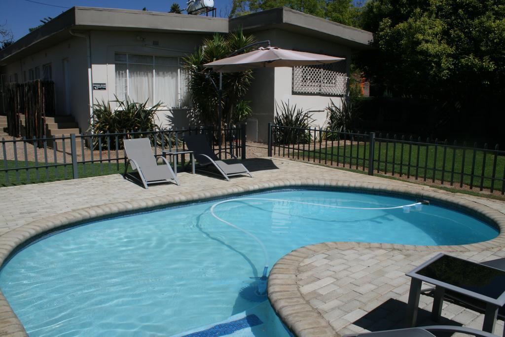 Indigo Moon Guesthouse Lichtenburg Екстериор снимка