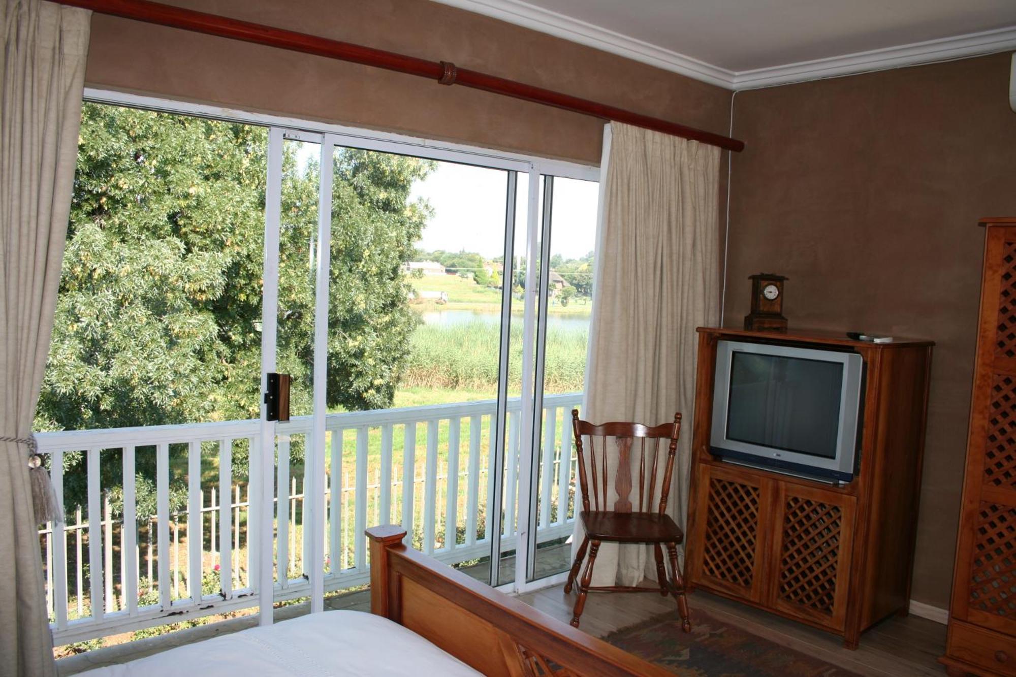 Indigo Moon Guesthouse Lichtenburg Екстериор снимка