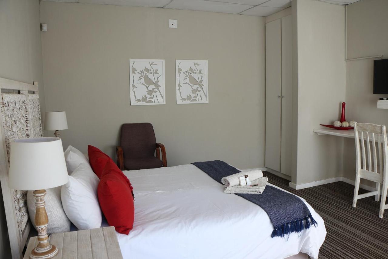 Indigo Moon Guesthouse Lichtenburg Екстериор снимка