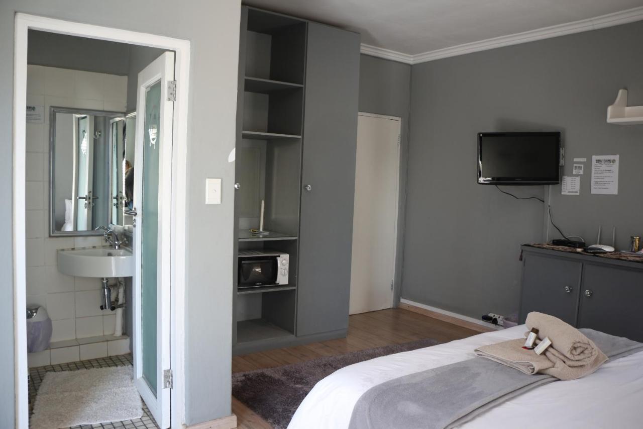 Indigo Moon Guesthouse Lichtenburg Екстериор снимка