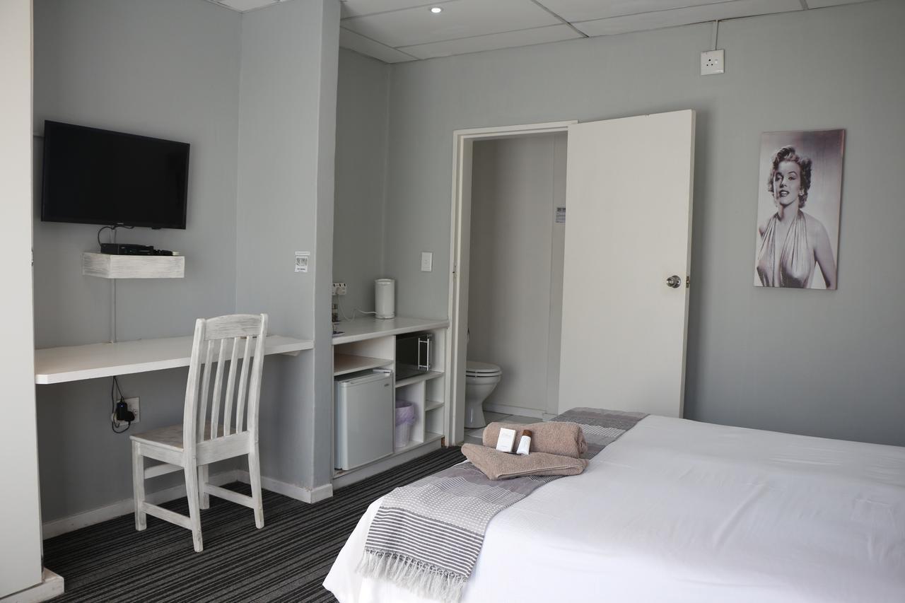 Indigo Moon Guesthouse Lichtenburg Екстериор снимка